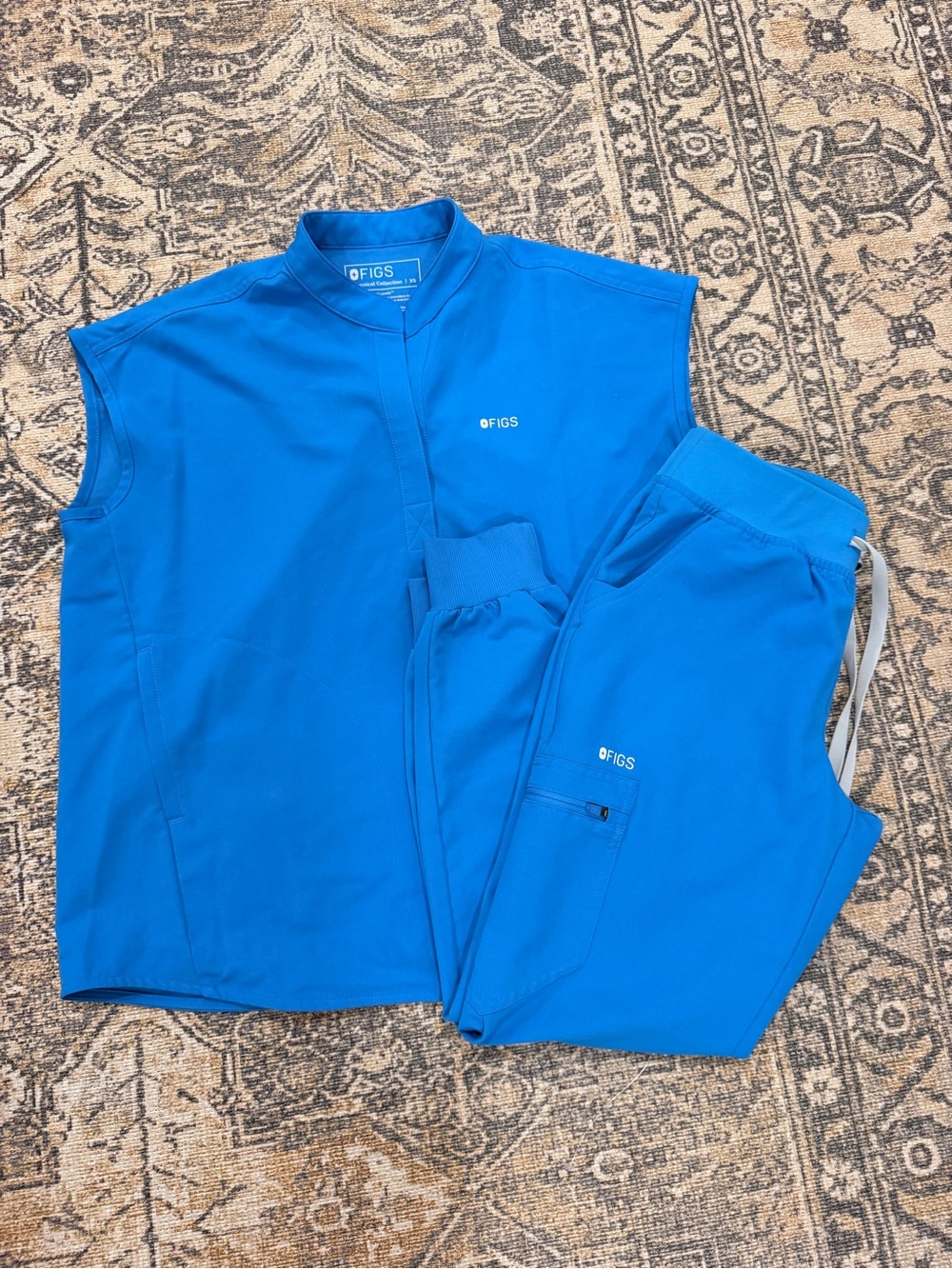 FIGS extreme blue Scrub Set - Top & Jogger Pants